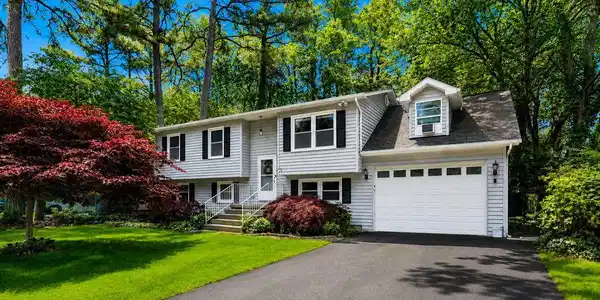 447 DOGWOOD DRIVE