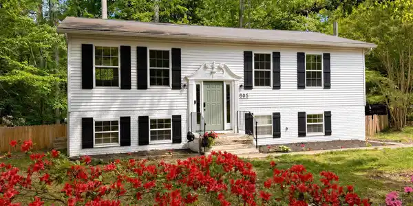 605 MERMAID COURT
