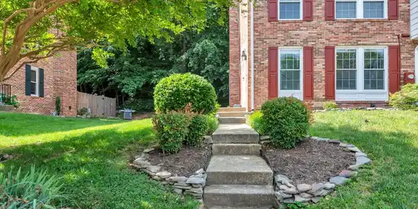 472 LAUREL VALLEY COURT