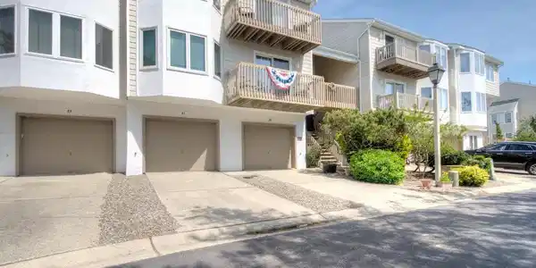 27 SEASIDE ROAD