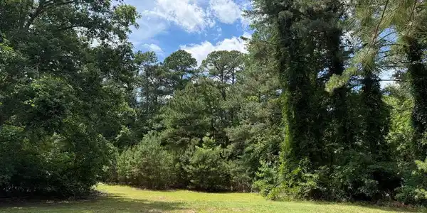 6 LINCOLN DRIVE