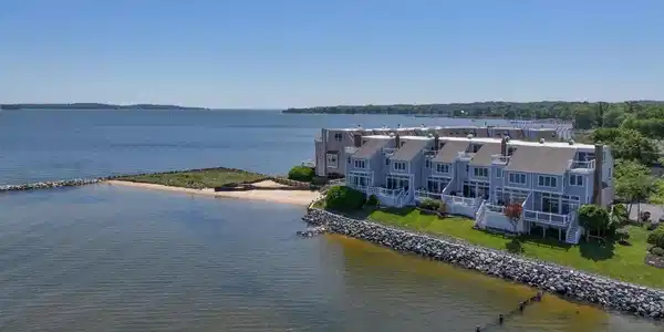 528 MOORINGS CIRCLE