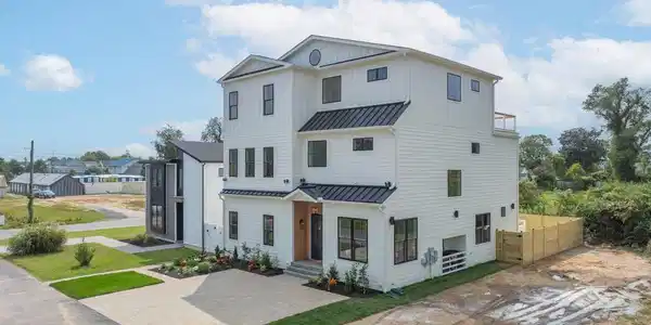19704 DUNBAR STREET