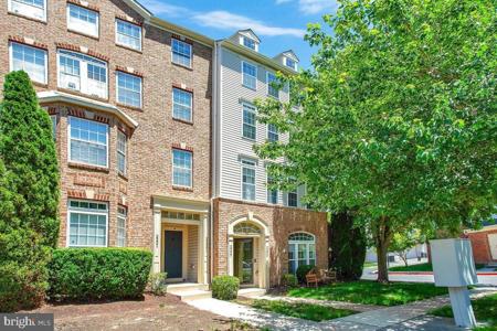 2225 IVY LANE