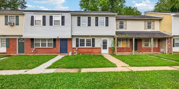 42 WILLOW COURT