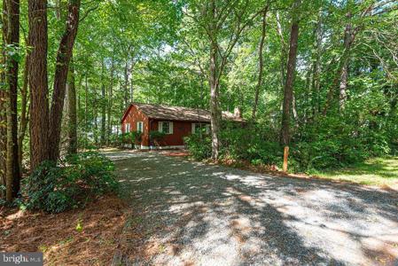 32 WHALER LANE