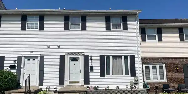 2010 WINTERGREEN PLACE