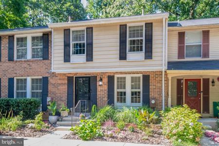 521 OAKMONT COURT