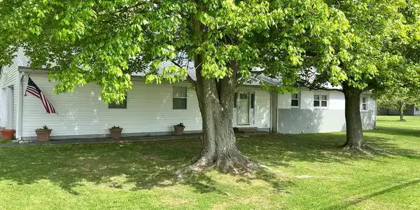 3884 BAYSIDE DRIVE