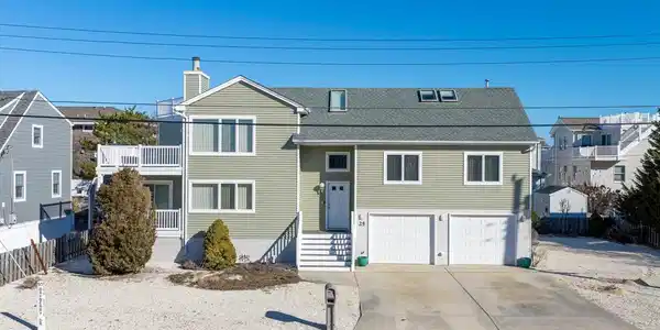 25 BAYBERRY DRIVE