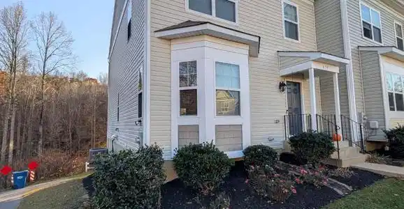 579 ENGLISH OAK LANE