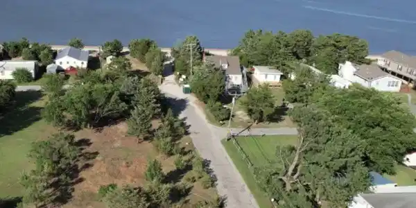 4 N BAYSHORE DRIVE