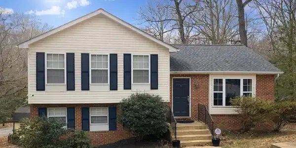 752 SKYVIEW DRIVE