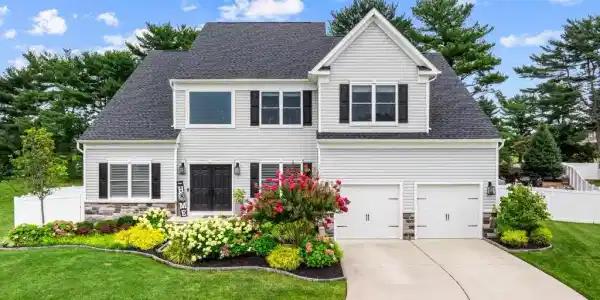 6 SANDCASTLE DRIVE