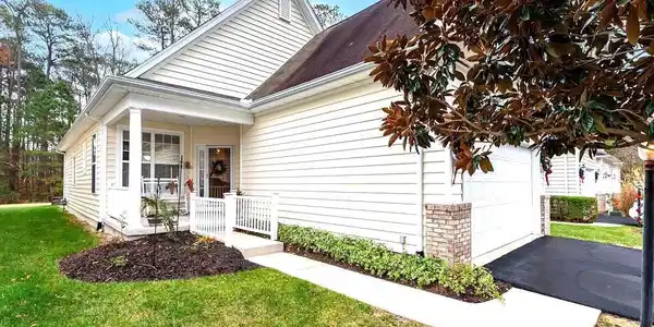 21 LONG POINT COURT