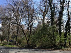 464 POPLAR LANE