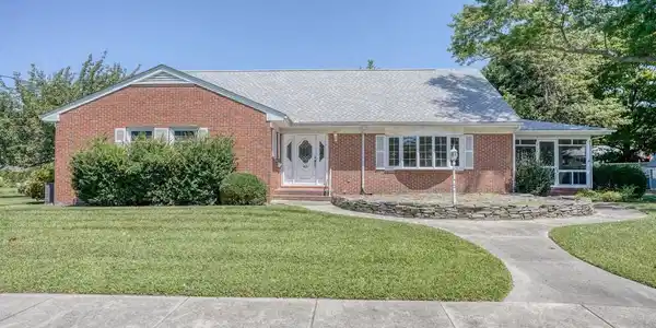 43 DEVRIES CIRCLE