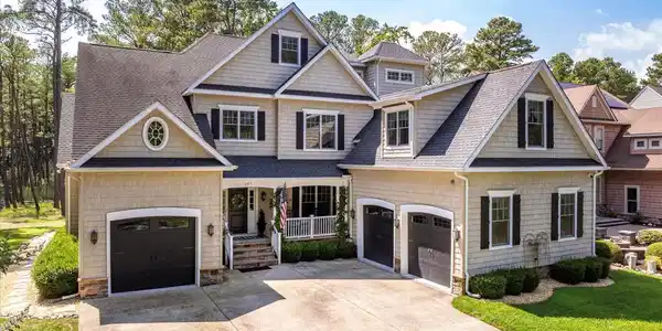 107 PORT ARTHUR COURT