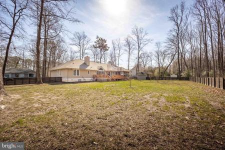 204 WOODLAND CT