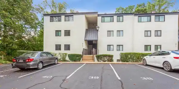 613 OAKLAND HILLS COURT