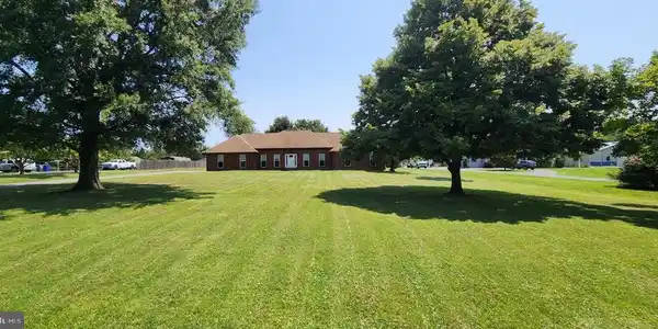 408 COMMODORE DRIVE