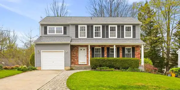 525 LOUGHTON LANE