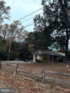 1664 GLEN DRIVE