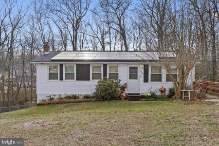 2405 OAKWOOD COURT