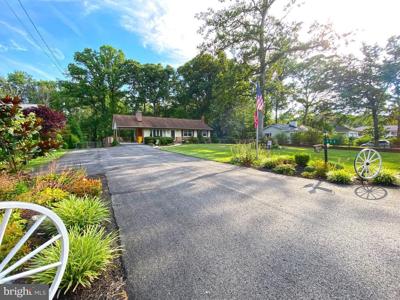 984 WOODLAND CIRCLE