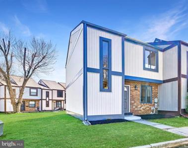 15 HELMSMAN COURT