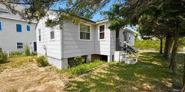 631 BAY AVENUE