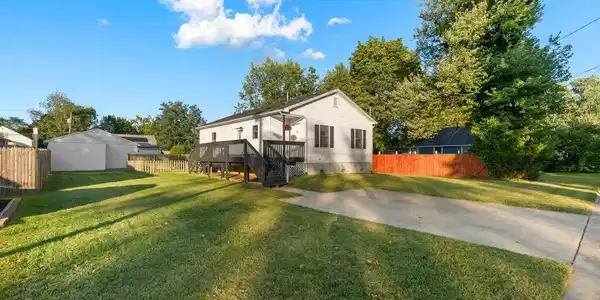 42 LAKEVIEW AVENUE