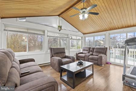 712 WOODBRIDGE CENTER WAY