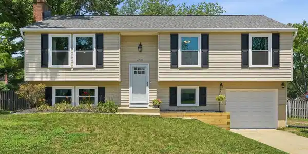 490 ELEANOR LANE