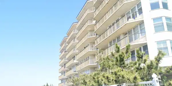 500 BAY AVE