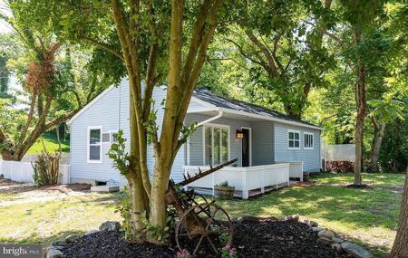 6421 BAYSIDE ROAD