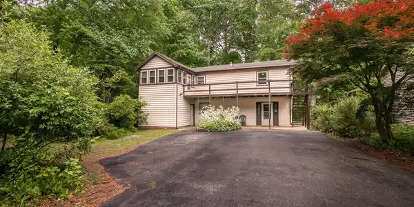 26 GREENWOOD LANE
