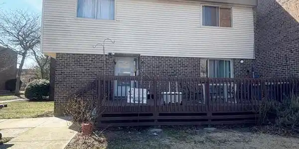 813 DUDLEY COURT