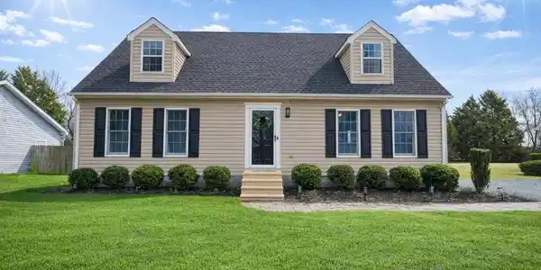 215 APPLE LANE