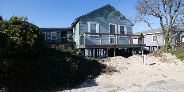 129 BEACH AVENUE