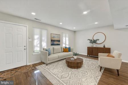 42 KING HENRY CIRCLE