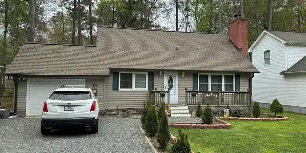 10 NEWPORT DRIVE