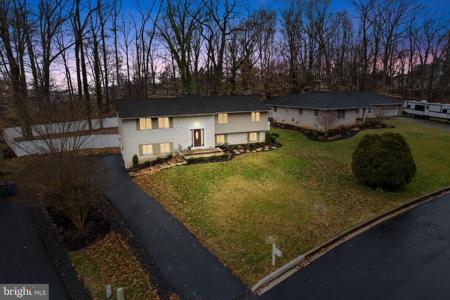 8 CRESTMONT DRIVE