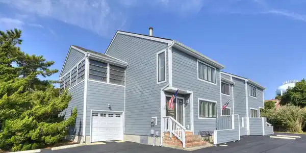 2001 BAYARD AVENUE