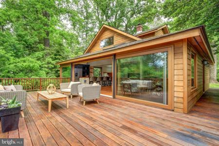 3030 EDGEWATER DRIVE