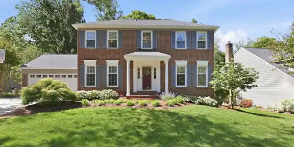 358 DERBYSHIRE LANE