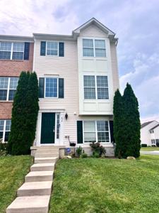 634 SNOWBERRY WAY