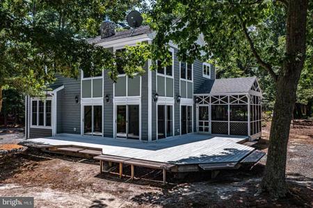 207 PELICAN LANE