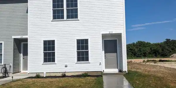 207 FAIRFAX LANE