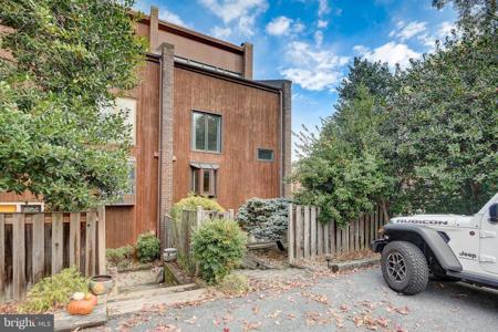 2 KLAKRING COURT